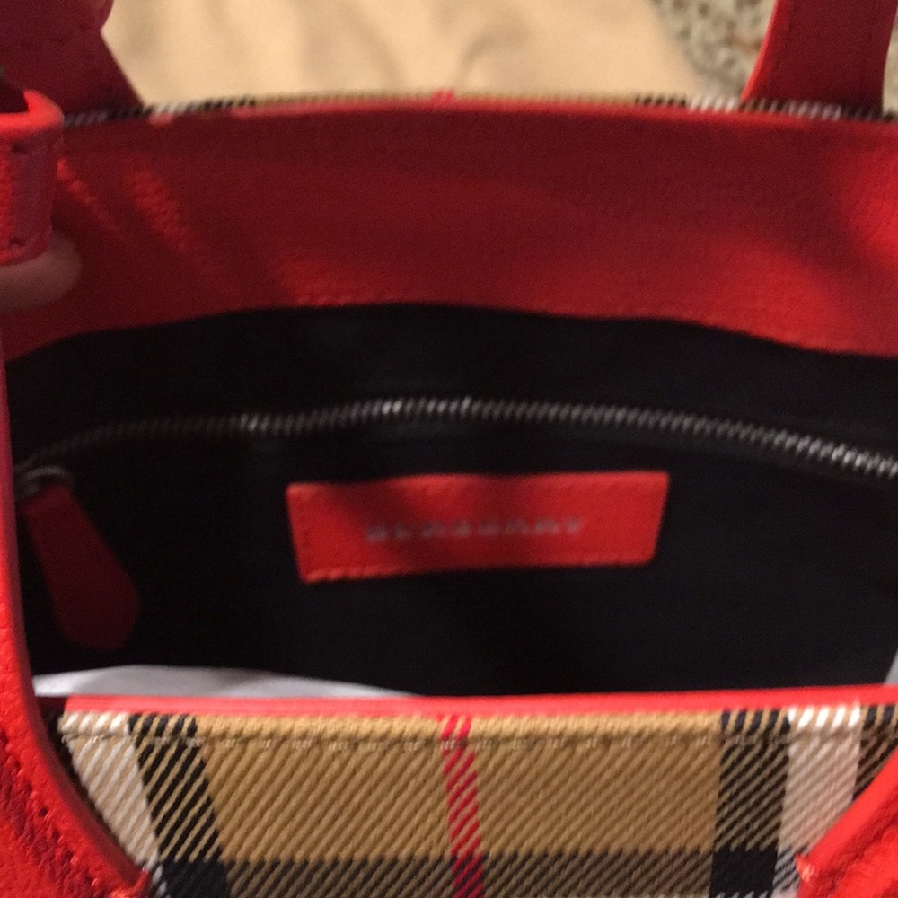Sold NWT Burberry Vintage Banner - Picture 5 of 8
